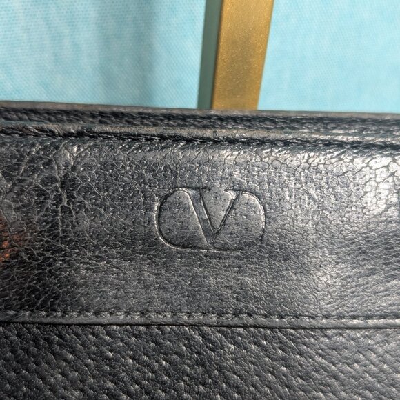 VALENTINO GARAVANI BLACK LEATHER CLUTCH AUTH VTG FEATURING GOLDEN HARDWARE - Picture 2 of 13